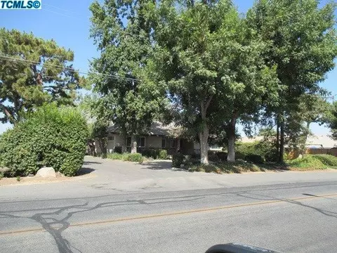 979 N E St, Tulare, CA 93274 photo 1