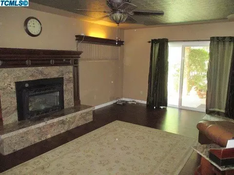 979 N E St, Tulare, CA 93274 photo 21