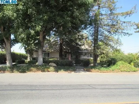 979 N E St, Tulare, CA 93274 photo 3