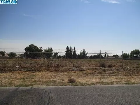 979 N E St, Tulare, CA 93274 photo 12