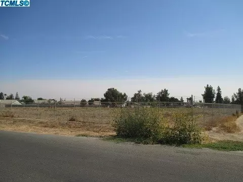 979 N E St, Tulare, CA 93274 photo 13