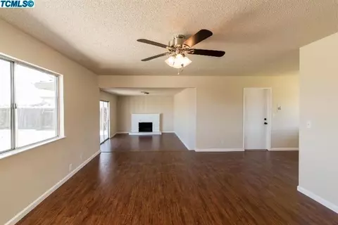 1462 Mulberry Ln, Lemoore, CA 93245 photo 3