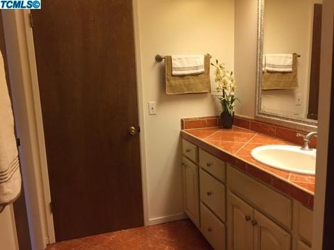 2374 Pine St, Hanford, CA 93230 photo 2