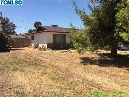 165 W Deodar Ln, Lemoore, CA 93245 photo 2