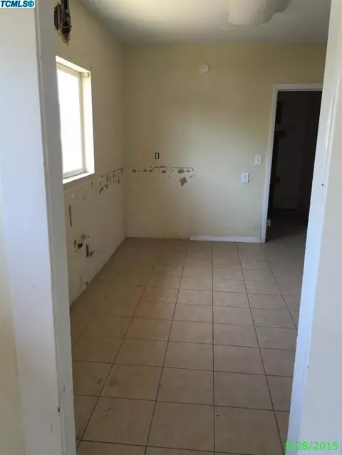 108 E 2nd St, Hanford, CA 93230 photo 6