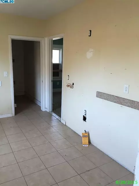 108 E 2nd St, Hanford, CA 93230 photo 7