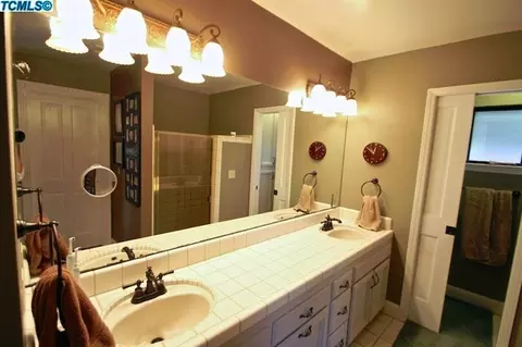 2418 E Harvard Ct, Visalia, CA 93292 photo 14
