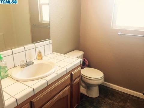 1323 E Donnybrook Pl, Hanford, CA 93230 photo 11