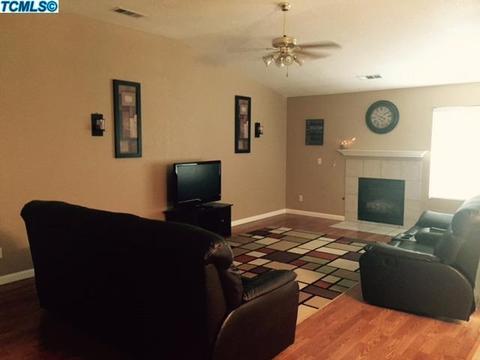 1323 E Donnybrook Pl, Hanford, CA 93230 photo 4