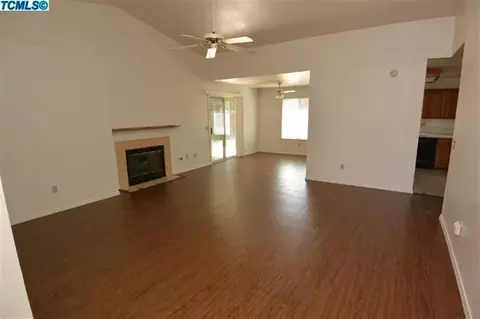 1325 E Vine Ct, Visalia, CA 93292 photo 3