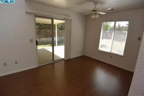 1325 E Vine Ct, Visalia, CA 93292 photo 4