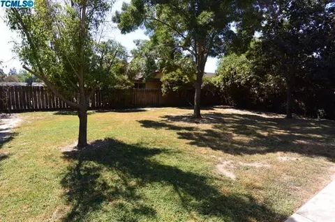 1325 E Vine Ct, Visalia, CA 93292 photo 12