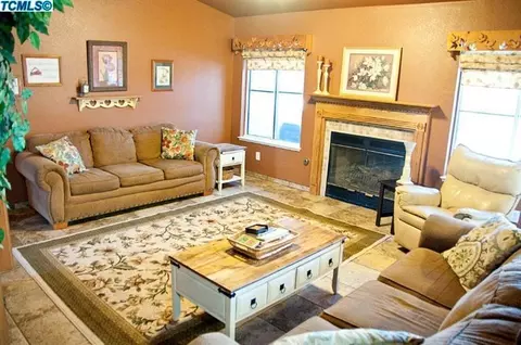 710 Oporto St, Lemoore, CA 93245 photo 22