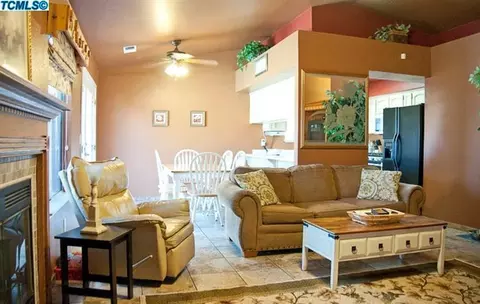 710 Oporto St, Lemoore, CA 93245 photo 8
