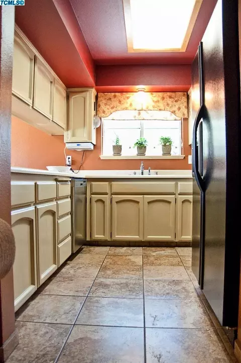 710 Oporto St, Lemoore, CA 93245 photo 17