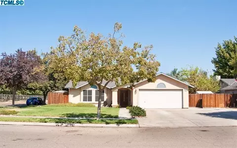 710 Oporto St, Lemoore, CA 93245 photo 2
