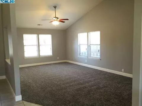 2348 E Vine Ct, Visalia, CA 93292 photo 4