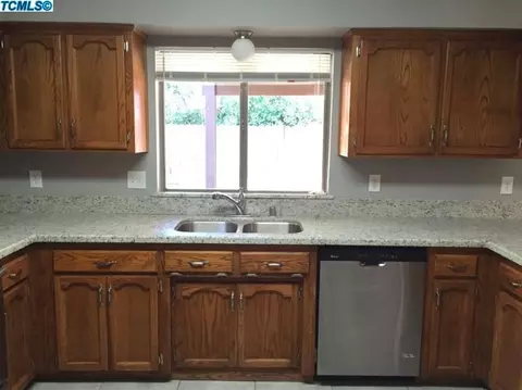 2348 E Vine Ct, Visalia, CA 93292 photo 9