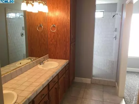 2348 E Vine Ct, Visalia, CA 93292 photo 21