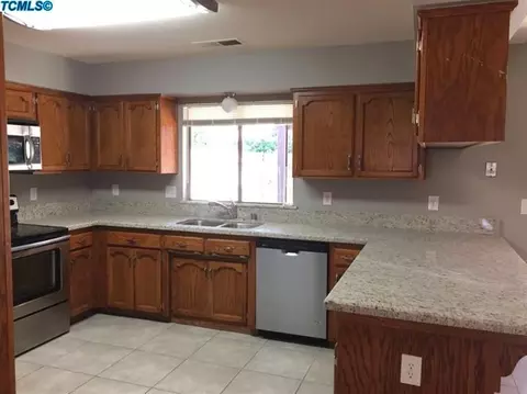 2348 E Vine Ct, Visalia, CA 93292 photo 10