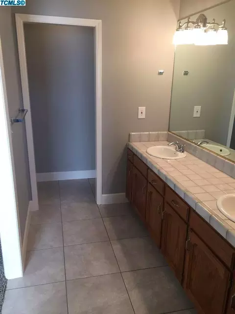 2348 E Vine Ct, Visalia, CA 93292 photo 20