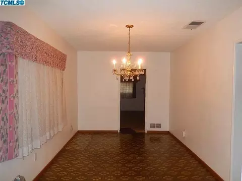 2815 S Chinowth St, Visalia, CA 93277 photo 4