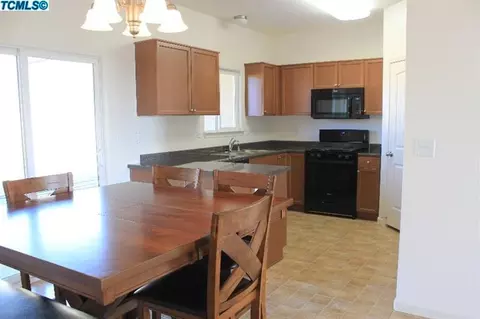 1574 Laredo St, Dinuba, CA 93618 photo 3