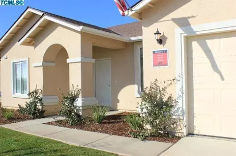 1574 Laredo St, Dinuba, CA 93618 photo 2