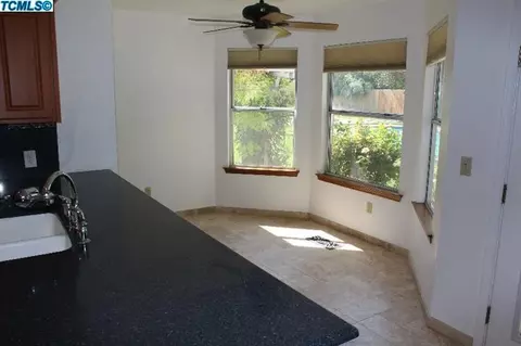 2505 E Vassar Ct, Visalia, CA 93292 photo 9