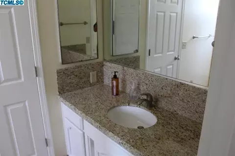 2505 E Vassar Ct, Visalia, CA 93292 photo 22
