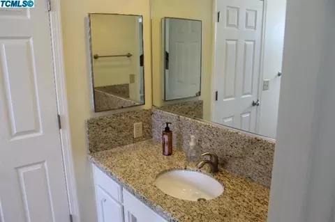 2505 E Vassar Ct, Visalia, CA 93292 photo 23