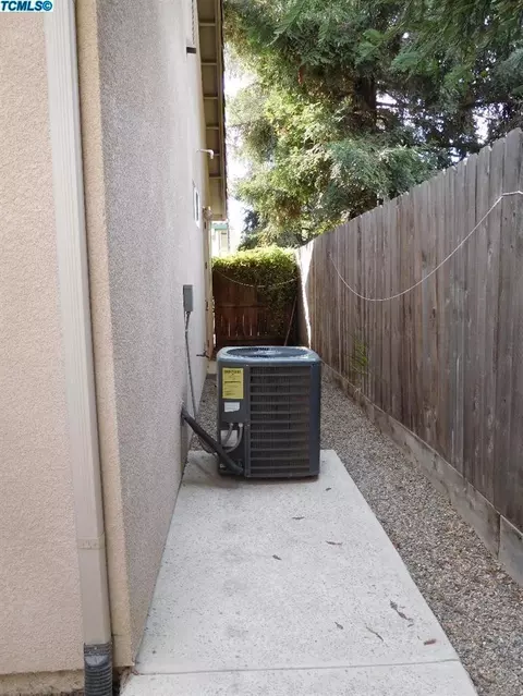4016 E Willow Ave, Visalia, CA 93292 photo 8
