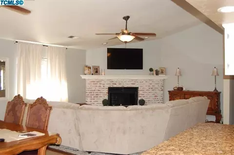 457 E Jackson Ave, Tulare, CA 93274 photo 5