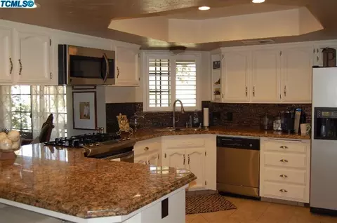 457 E Jackson Ave, Tulare, CA 93274 photo 14