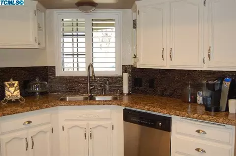 457 E Jackson Ave, Tulare, CA 93274 photo 17