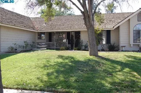 457 E Jackson Ave, Tulare, CA 93274 photo 2