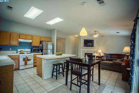 1812 E Mesa Ct, Visalia, CA 93292 photo 11