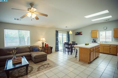 1812 E Mesa Ct, Visalia, CA 93292 photo 6