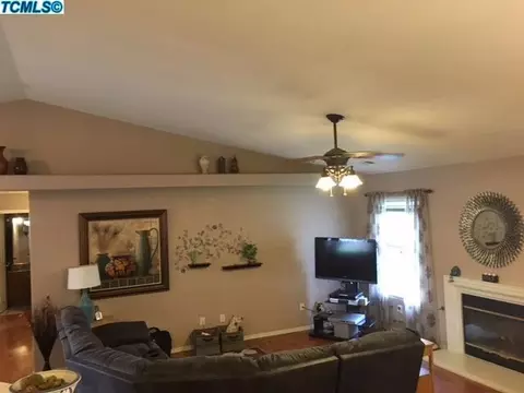 4018 E Meadow Ave, Visalia, CA 93292 photo 11