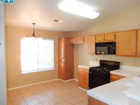4217 E Howard Ct, Visalia, CA 93292 photo 2