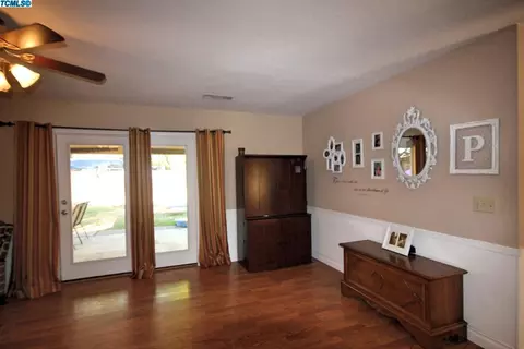 809 Woods Pl, Exeter, CA 93221 photo 5