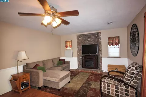 809 Woods Pl, Exeter, CA 93221 photo 7