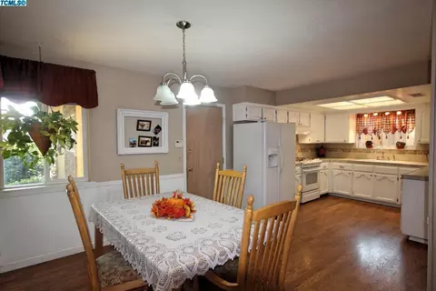 809 Woods Pl, Exeter, CA 93221 photo 9