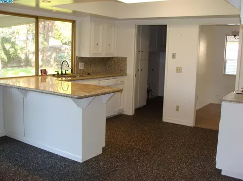 2242 E Feemster Ct, Visalia, CA 93292 photo 3
