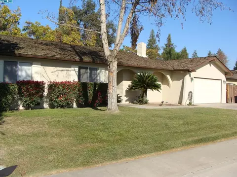 2242 E Feemster Ct, Visalia, CA 93292 photo 2