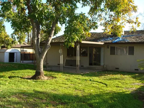 2242 E Feemster Ct, Visalia, CA 93292 photo 10