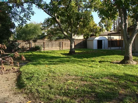 2242 E Feemster Ct, Visalia, CA 93292 photo 11