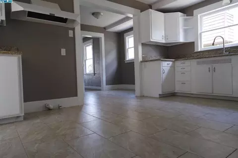 769 E King Ave, Tulare, CA 93274 photo 3