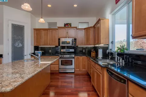 14510 Canvas Back Ln, Prather, CA 93651 photo 7