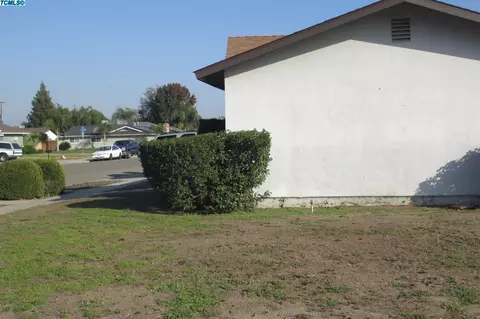 1487 E Walnut Ave, Tulare, CA 93274 photo 7